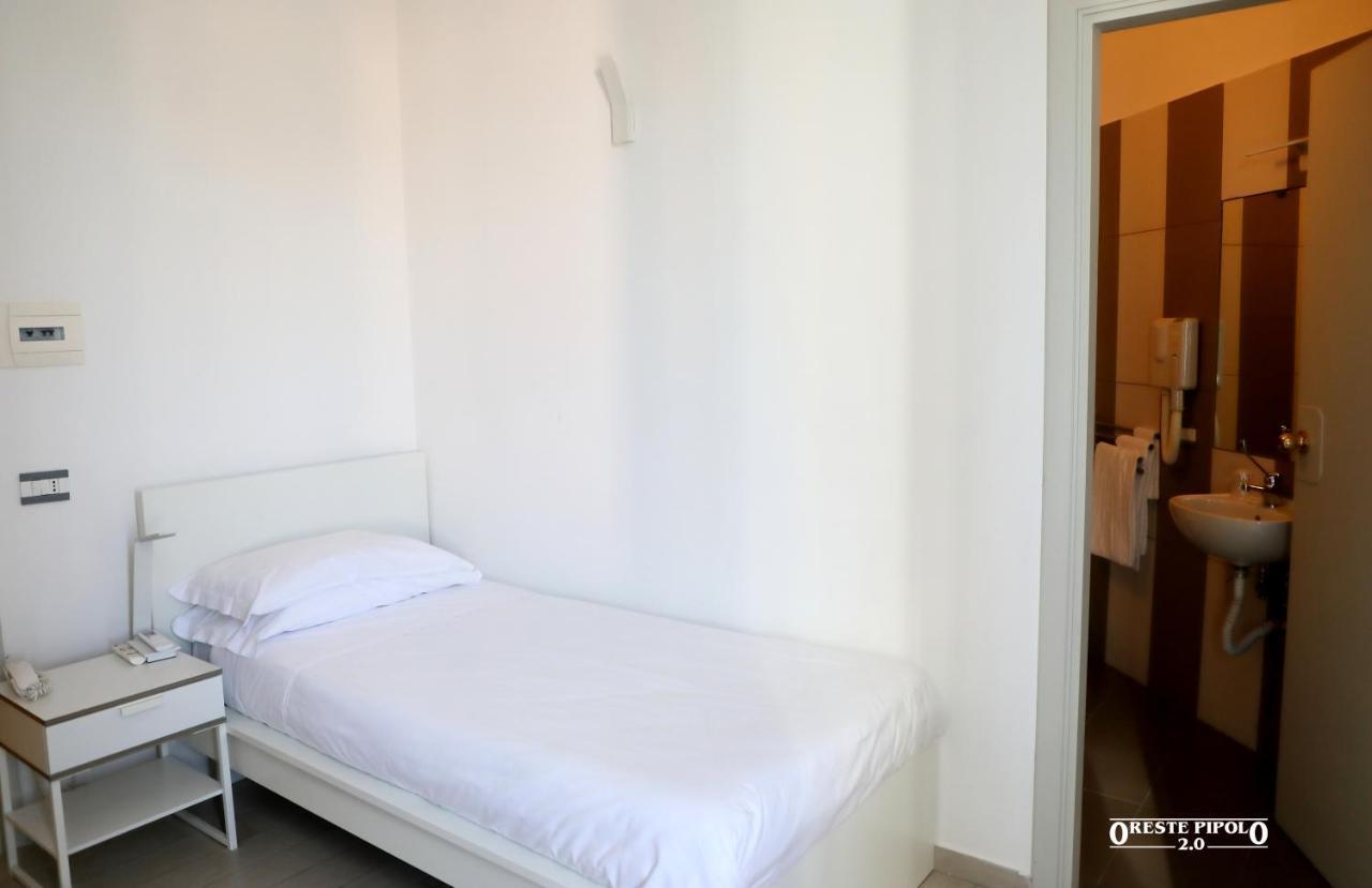 Up Hotel Неаполь Экстерьер фото